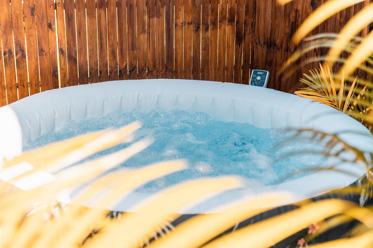 Charmant Chalet Avec Jacuzzi, L'Ile O Vert Saint-Philippe Exterior foto
